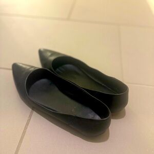 Coach and Four Leather Flats, size 9 in great condition.